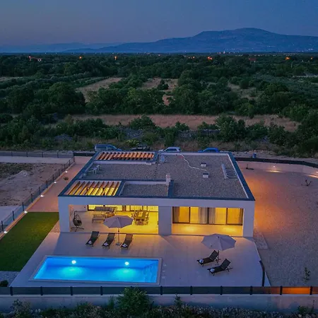 Tatil Evi In Bristani With Sauna *